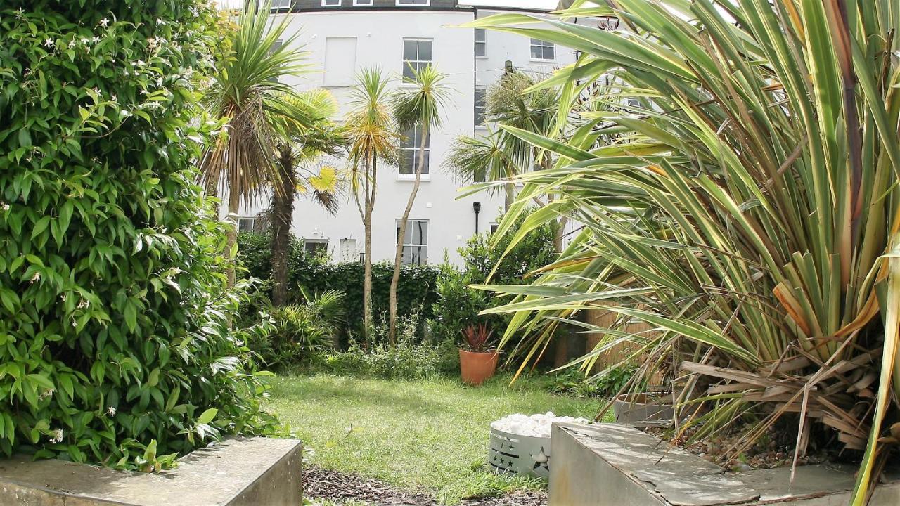Burlington Palace Eastbourne Seafront Villa With Garden. Екстер'єр фото