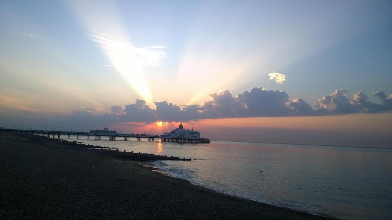 Burlington Palace Eastbourne Seafront Villa With Garden. Екстер'єр фото