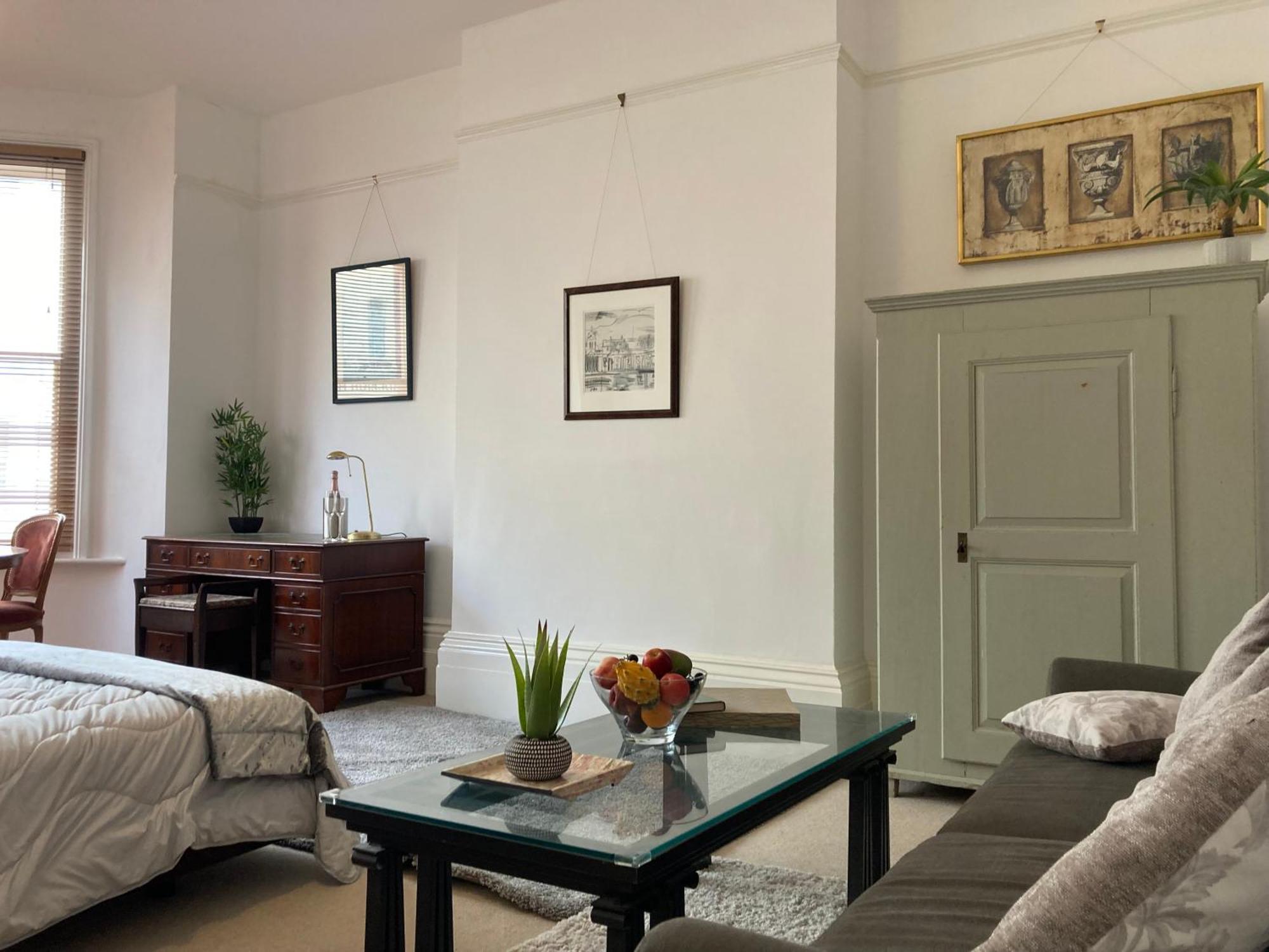 Burlington Palace Eastbourne Seafront Villa With Garden. Екстер'єр фото